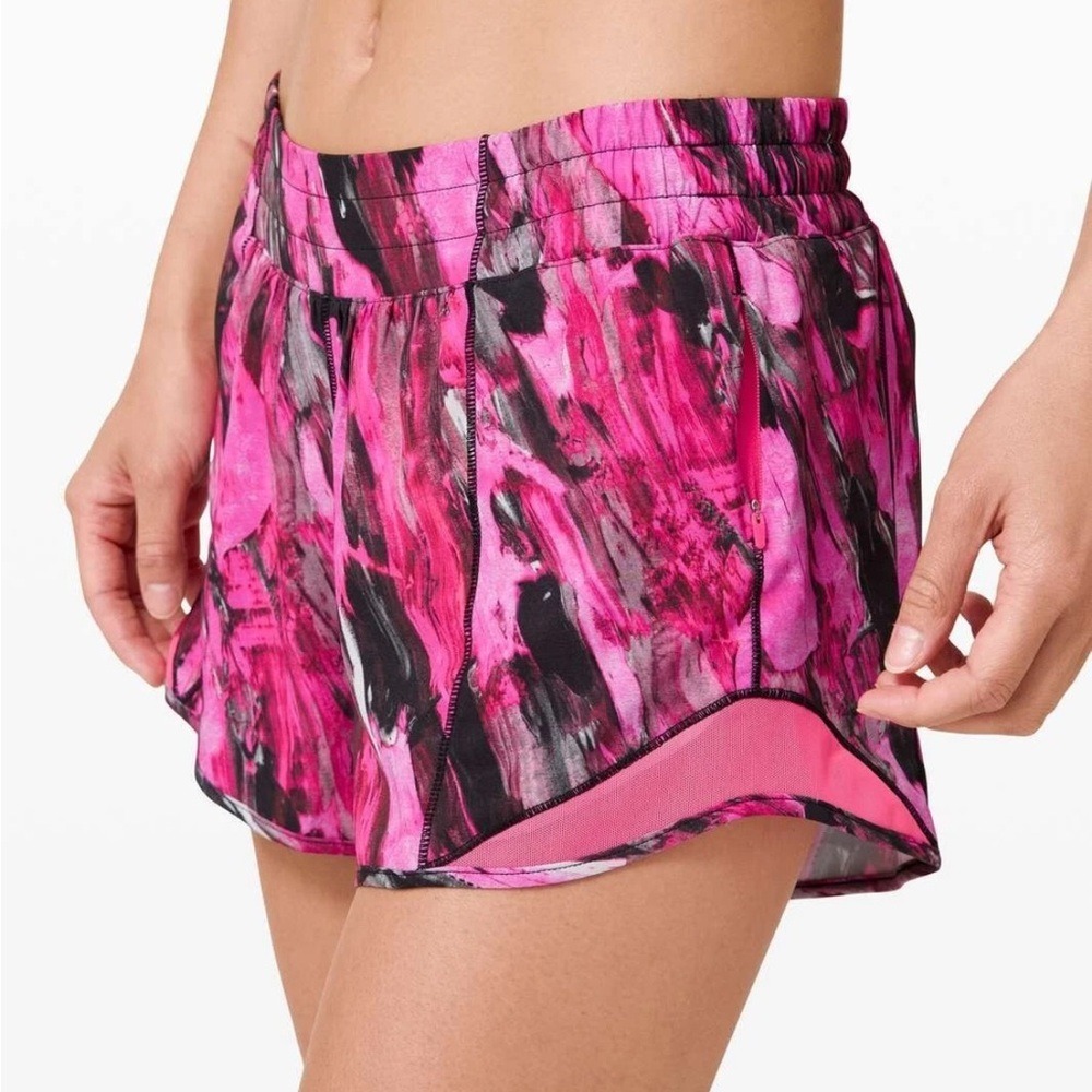 Lululemon Hotty Hot Shorts Pink Abstract Print Athletic‎ Workout Size 6